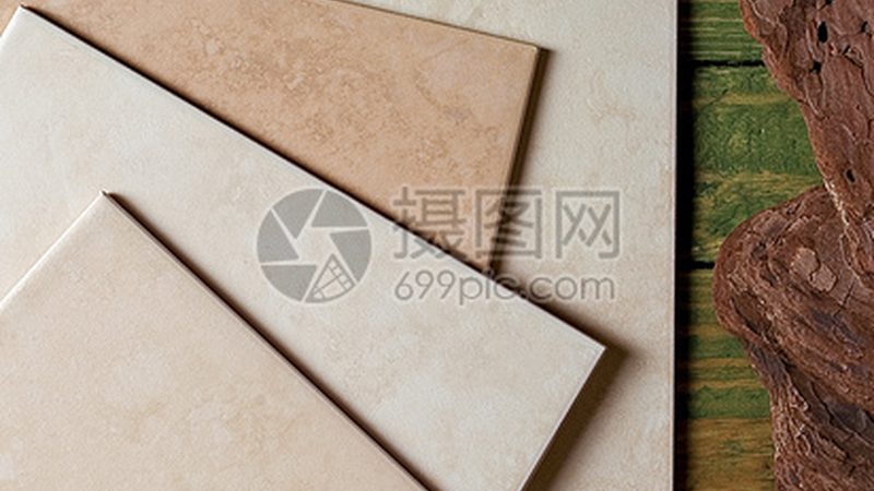 在铺贴木纹砖之前，首先要确定留缝尺寸。以下是一个简单的测量方法：